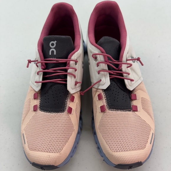 On Cloud running Women's Pink and Black Running Shoes - Picture 1 of 6